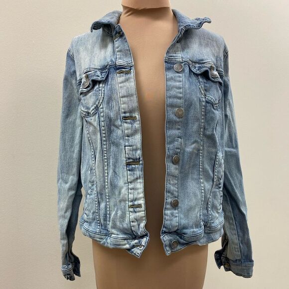 Torrid light acid wash‎ button front jean jacket - Picture 2 of 7